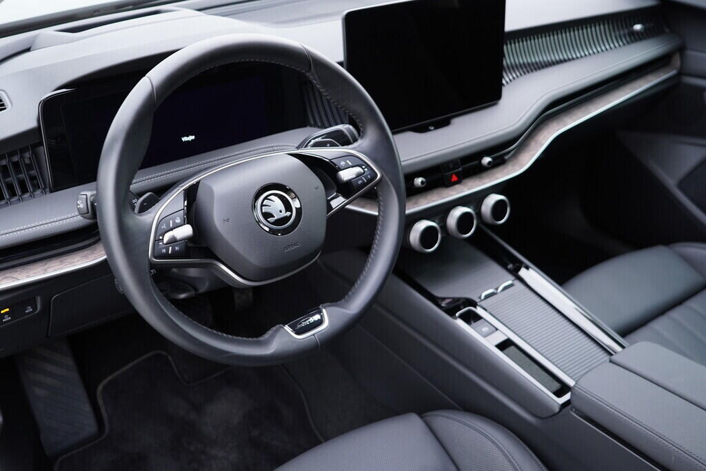 OV190V09567_22.webp_SUPERB L&K 2.0 TDI 142 kW automat, DPH