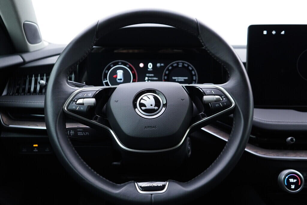 OV190V09567_30.webp_SUPERB L&K 2.0 TDI 142 kW automat, DPH