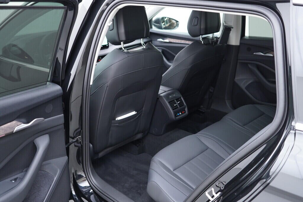 OV190V09567_35.webp_SUPERB L&K 2.0 TDI 142 kW automat, DPH