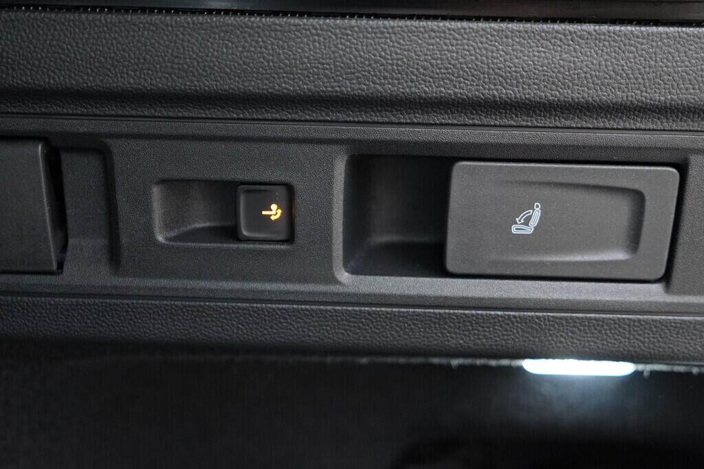 OV190V09567_40.webp_SUPERB L&K 2.0 TDI 142 kW automat, DPH