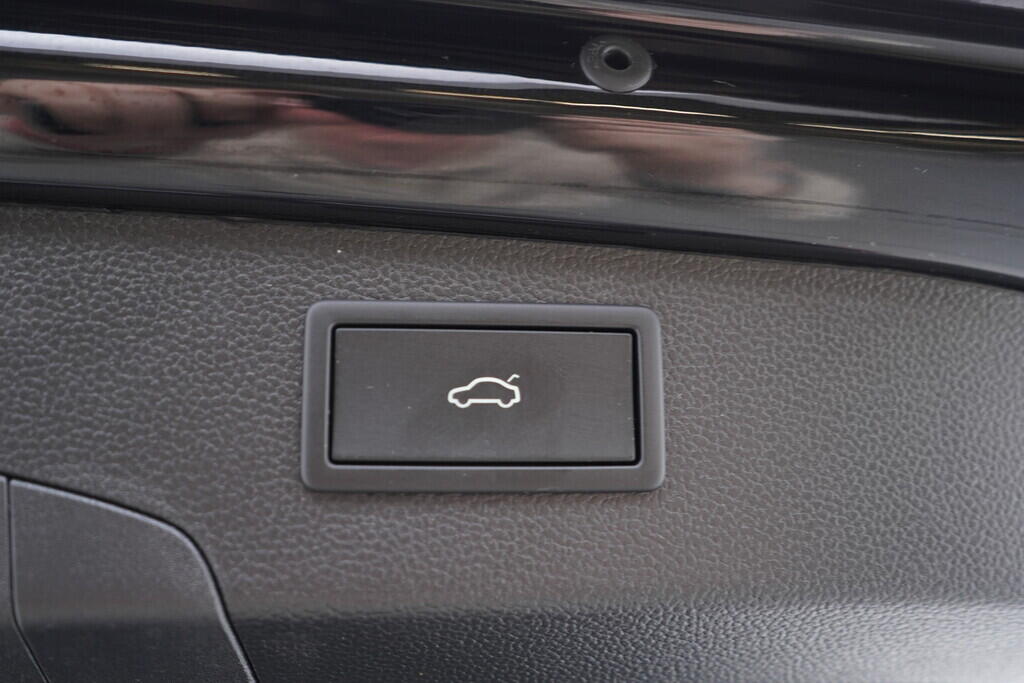 OV190V09567_42.webp_SUPERB L&K 2.0 TDI 142 kW automat, DPH