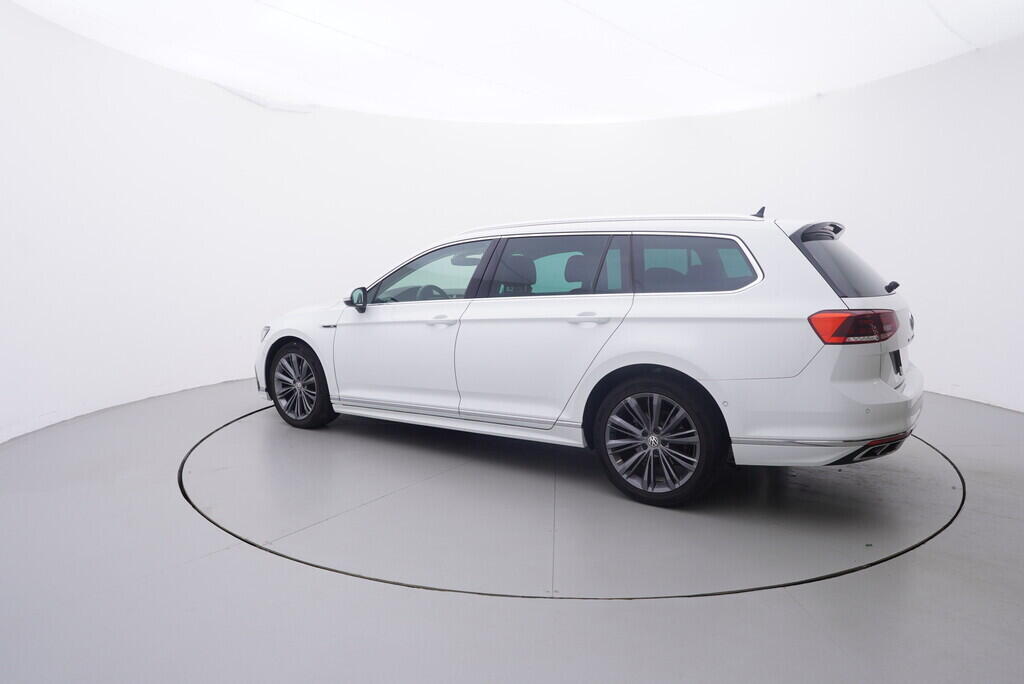 OV190V09568_12.webp_PASSAT VARIANT R-Line  2.0 TDI 110 kW automat, DPH