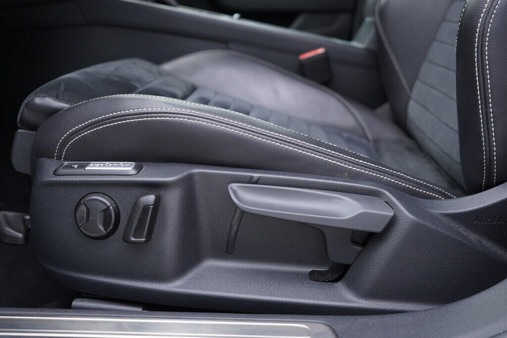 OV190V09568_21.webp_PASSAT VARIANT R-Line  2.0 TDI 110 kW automat, DPH