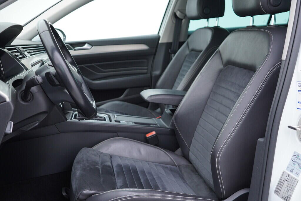 OV190V09568_23.webp_PASSAT VARIANT R-Line  2.0 TDI 110 kW automat, DPH