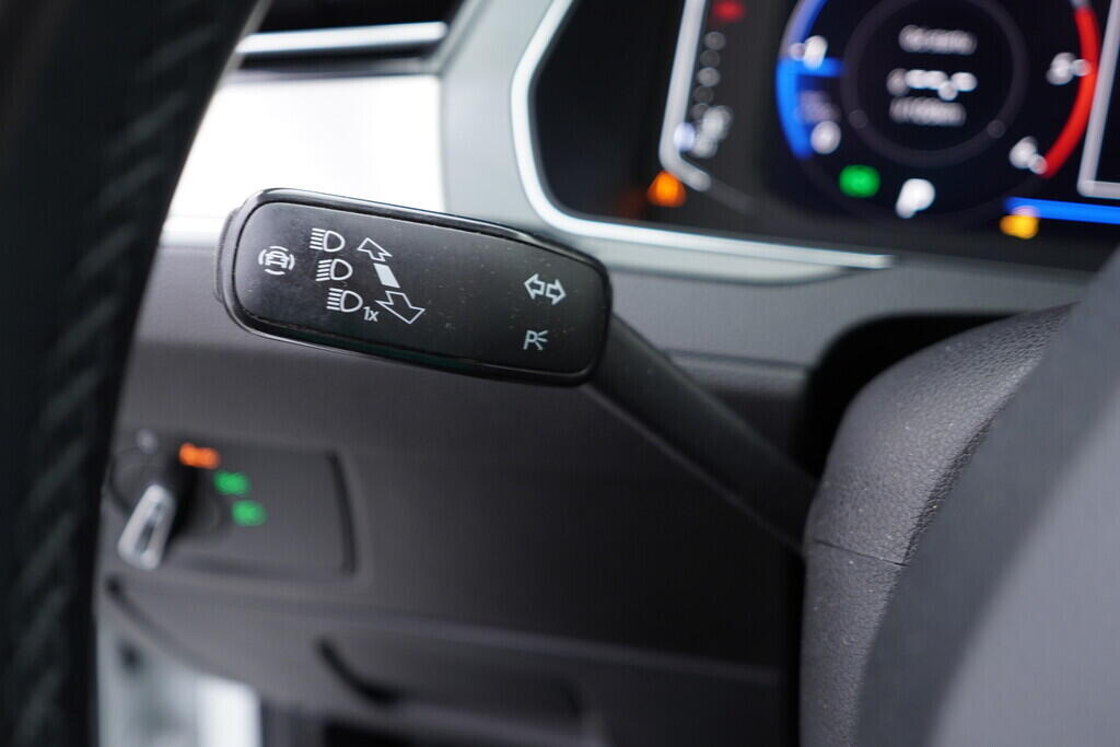 OV190V09568_24.webp_PASSAT VARIANT R-Line  2.0 TDI 110 kW automat, DPH