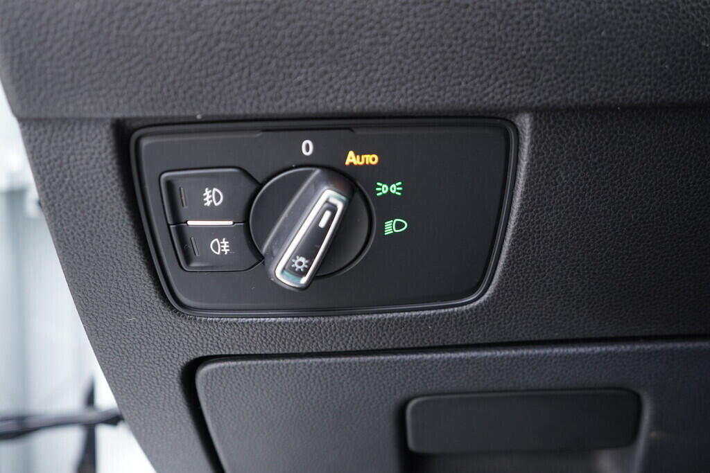 OV190V09568_28.webp_PASSAT VARIANT R-Line  2.0 TDI 110 kW automat, DPH