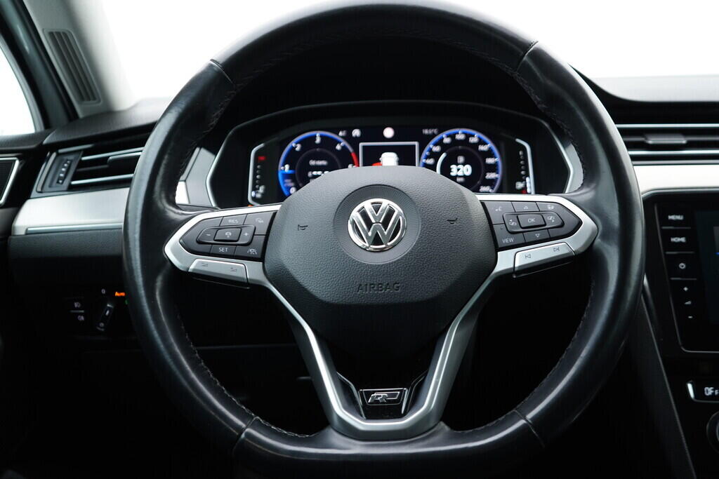 OV190V09568_30.webp_PASSAT VARIANT R-Line  2.0 TDI 110 kW automat, DPH