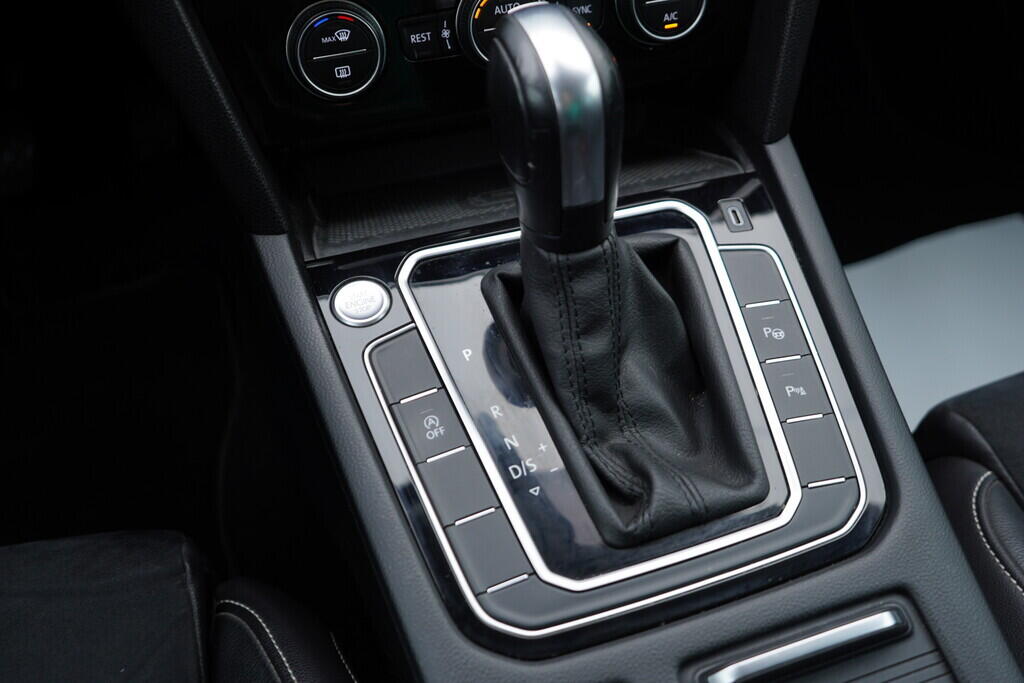 OV190V09568_35.webp_PASSAT VARIANT R-Line  2.0 TDI 110 kW automat, DPH