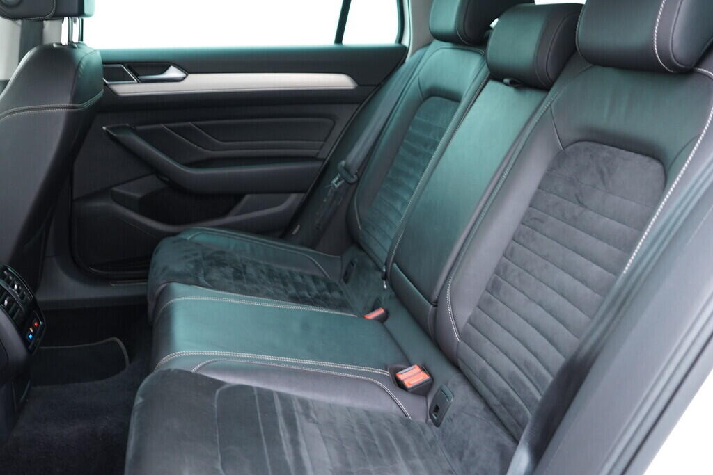 OV190V09568_37.webp_PASSAT VARIANT R-Line  2.0 TDI 110 kW automat, DPH