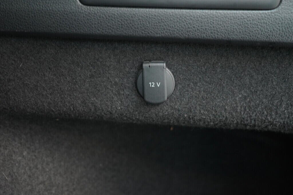 OV190V09568_40.webp_PASSAT VARIANT R-Line  2.0 TDI 110 kW automat, DPH