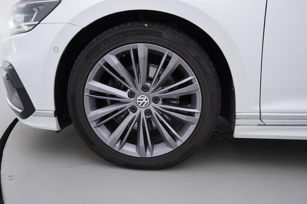 OV190V09568_42.webp_PASSAT VARIANT R-Line  2.0 TDI 110 kW automat, DPH