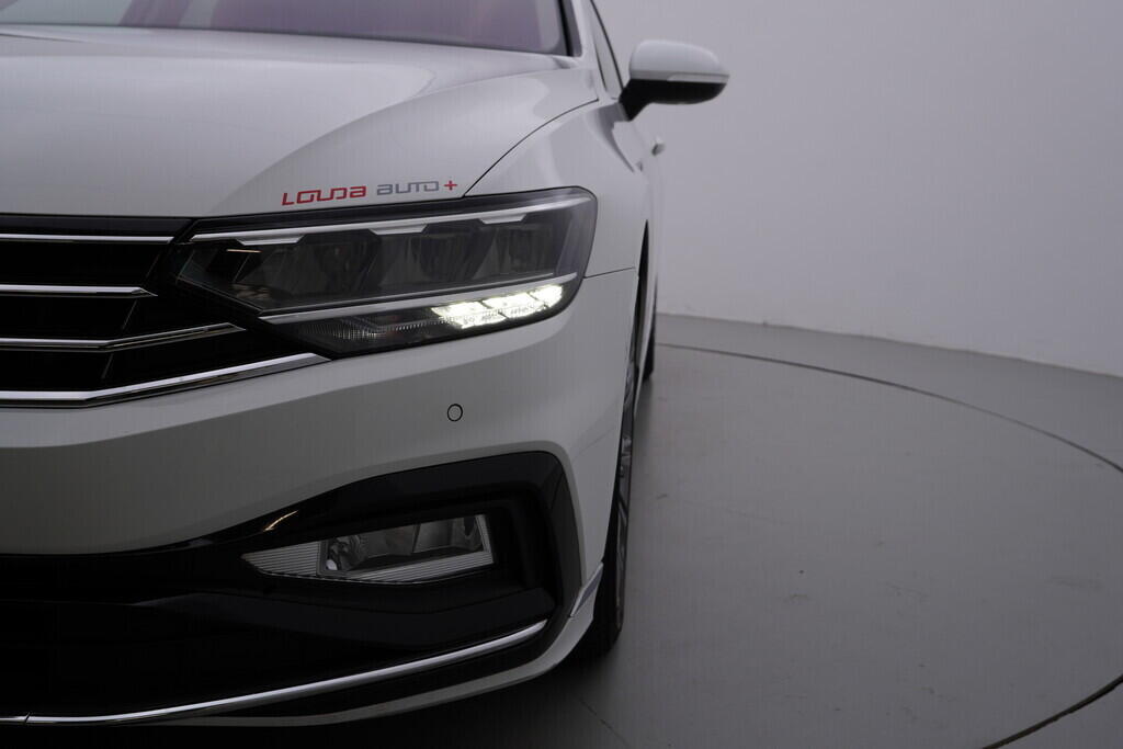 OV190V09568_44.webp_PASSAT VARIANT R-Line  2.0 TDI 110 kW automat, DPH