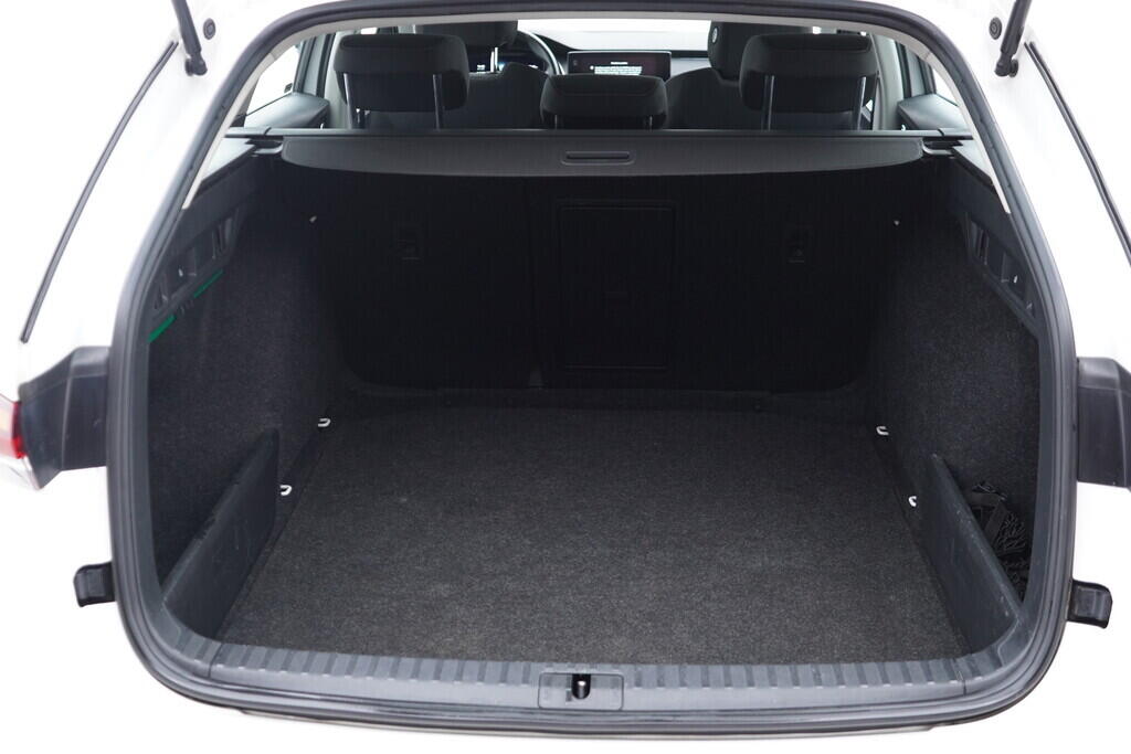 OV190V09572_37.webp_OCTAVIA Style 1.5 TSI 110 kW manuál, DPH