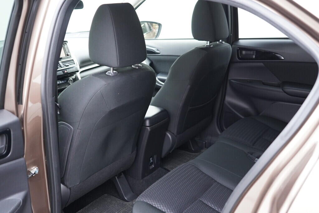 OV190V09574_36.webp_ECLIPSE CROSS  1.5  120 kW manuál