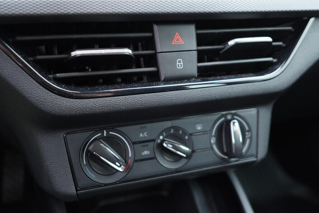 OV190V09577_30.webp_KAMIQ Ambition 1.0 TSI 70 kW manuál, DPH