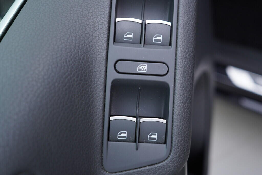 OV190V09599_20.webp_TIGUAN Lounge Sport & Style 2.0 TDI 130 kW automat