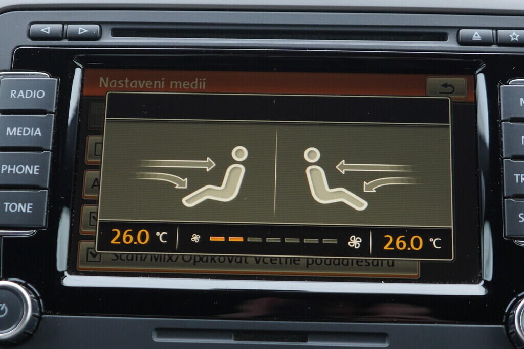 OV190V09599_30.webp_TIGUAN Lounge Sport & Style 2.0 TDI 130 kW automat