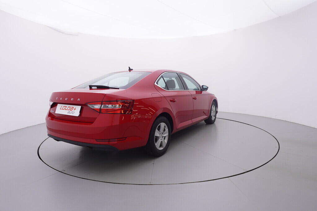 OV190V09606_14.webp_SUPERB Ambition 2.0 TDI 110 kW automat, DPH