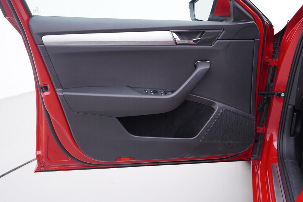 OV190V09606_19.webp_SUPERB Ambition 2.0 TDI 110 kW automat, DPH