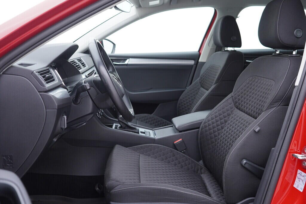 OV190V09606_22.webp_SUPERB Ambition 2.0 TDI 110 kW automat, DPH