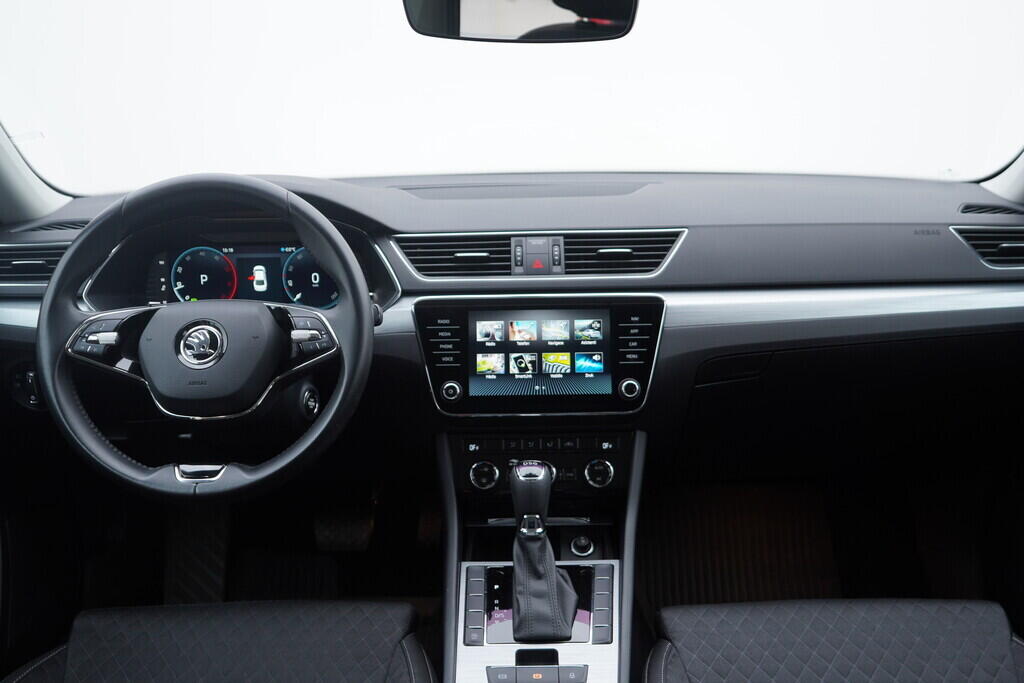 OV190V09606_25.webp_SUPERB Ambition 2.0 TDI 110 kW automat, DPH