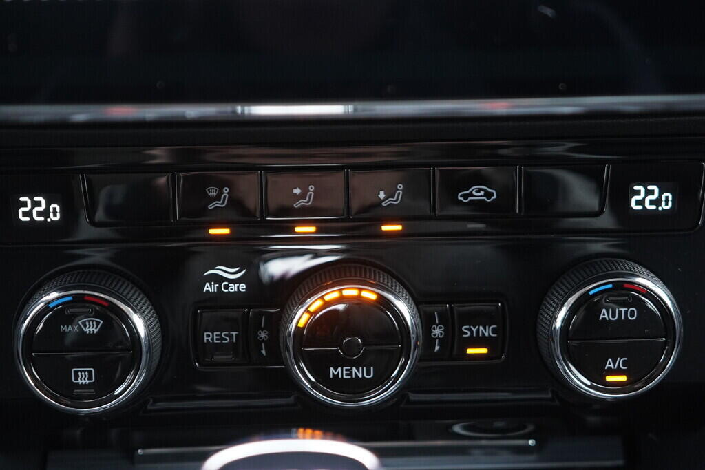 OV190V09606_31.webp_SUPERB Ambition 2.0 TDI 110 kW automat, DPH