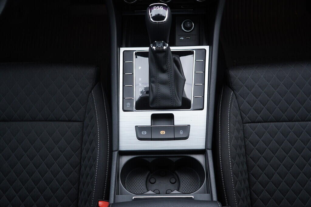 OV190V09606_32.webp_SUPERB Ambition 2.0 TDI 110 kW automat, DPH