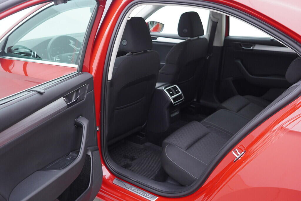 OV190V09606_34.webp_SUPERB Ambition 2.0 TDI 110 kW automat, DPH