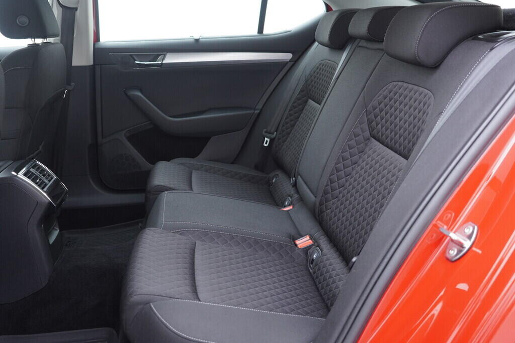 OV190V09606_36.webp_SUPERB Ambition 2.0 TDI 110 kW automat, DPH