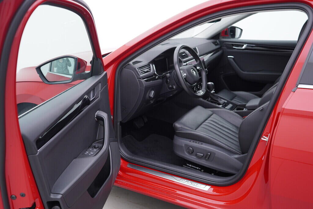 OV190V09607_18.webp_SUPERB L&K 2.0 TDI 147 kW automat, DPH