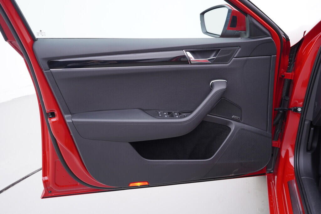 OV190V09607_19.webp_SUPERB L&K 2.0 TDI 147 kW automat, DPH