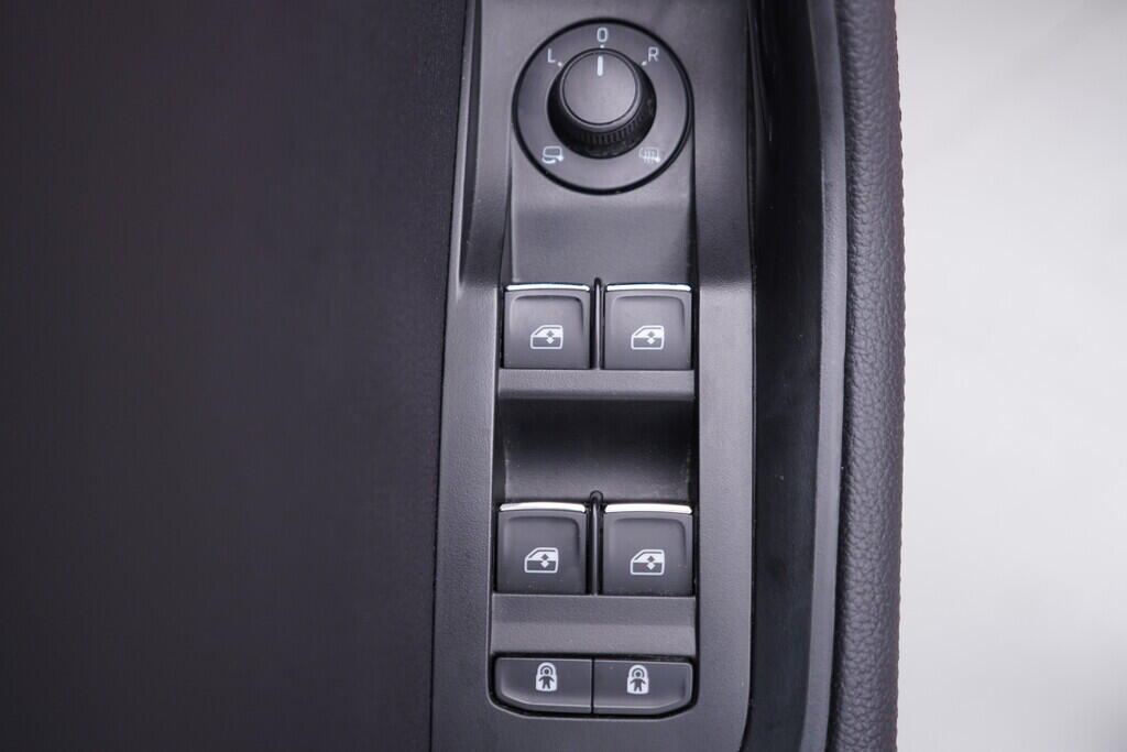 OV190V09607_20.webp_SUPERB L&K 2.0 TDI 147 kW automat, DPH