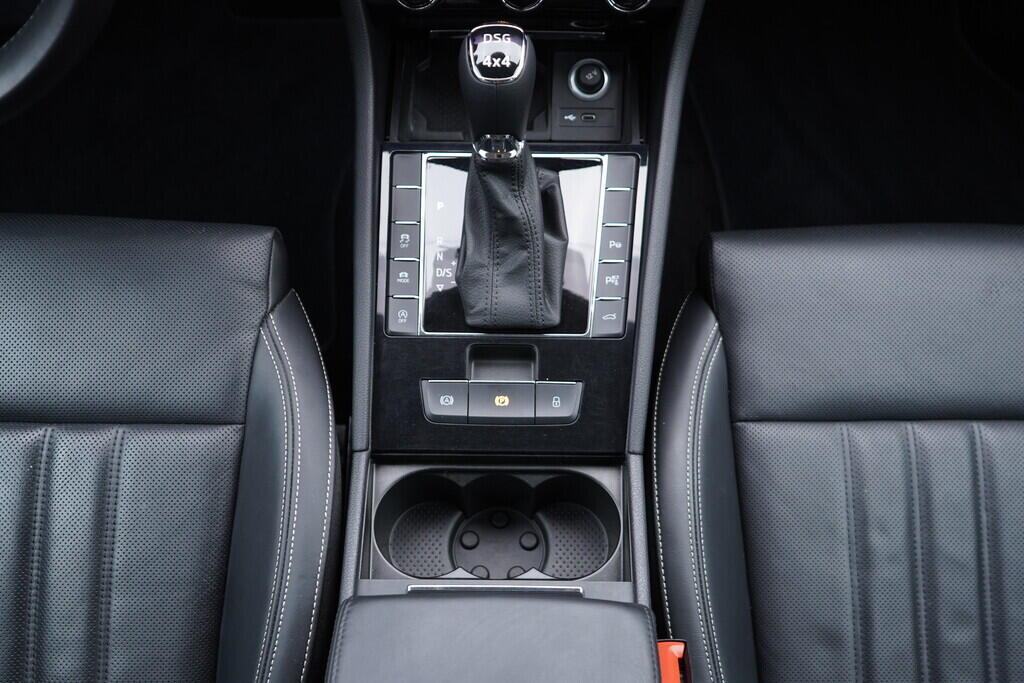 OV190V09607_37.webp_SUPERB L&K 2.0 TDI 147 kW automat, DPH