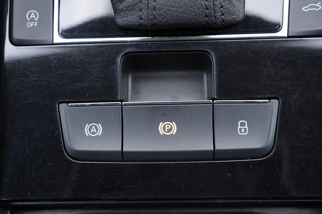 OV190V09607_38.webp_SUPERB L&K 2.0 TDI 147 kW automat, DPH