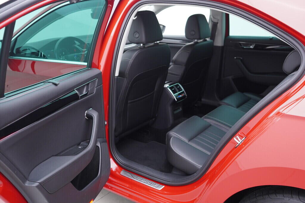 OV190V09607_39.webp_SUPERB L&K 2.0 TDI 147 kW automat, DPH