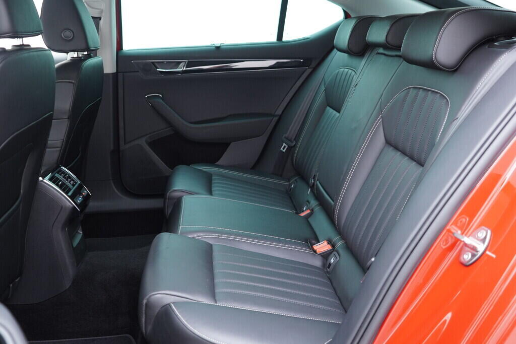 OV190V09607_41.webp_SUPERB L&K 2.0 TDI 147 kW automat, DPH