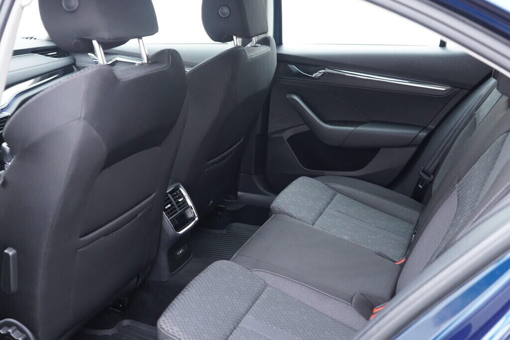 OV190V09611_35.webp_OCTAVIA Style 1.0 TSI 81 kW manuál, DPH