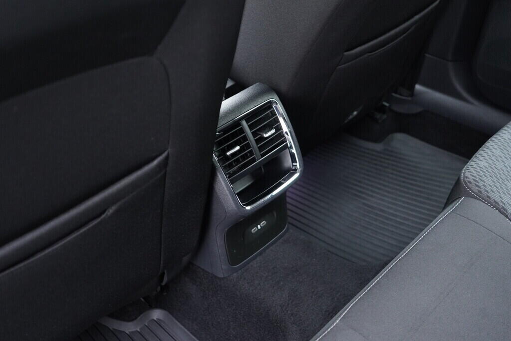 OV190V09611_36.webp_OCTAVIA Style 1.0 TSI 81 kW manuál, DPH