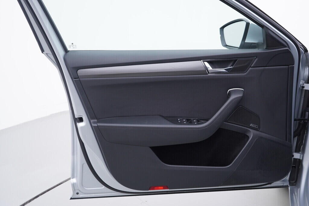 OV190V09612_19.webp_SUPERB Style 2.0 TDI 147 kW automat, DPH