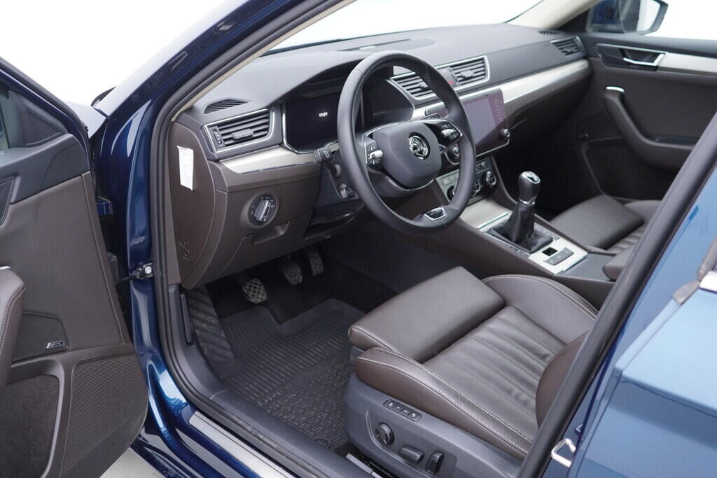 OV190V09617_18.webp_SUPERB L&K 1.5 TSI 110 kW manuál, DPH