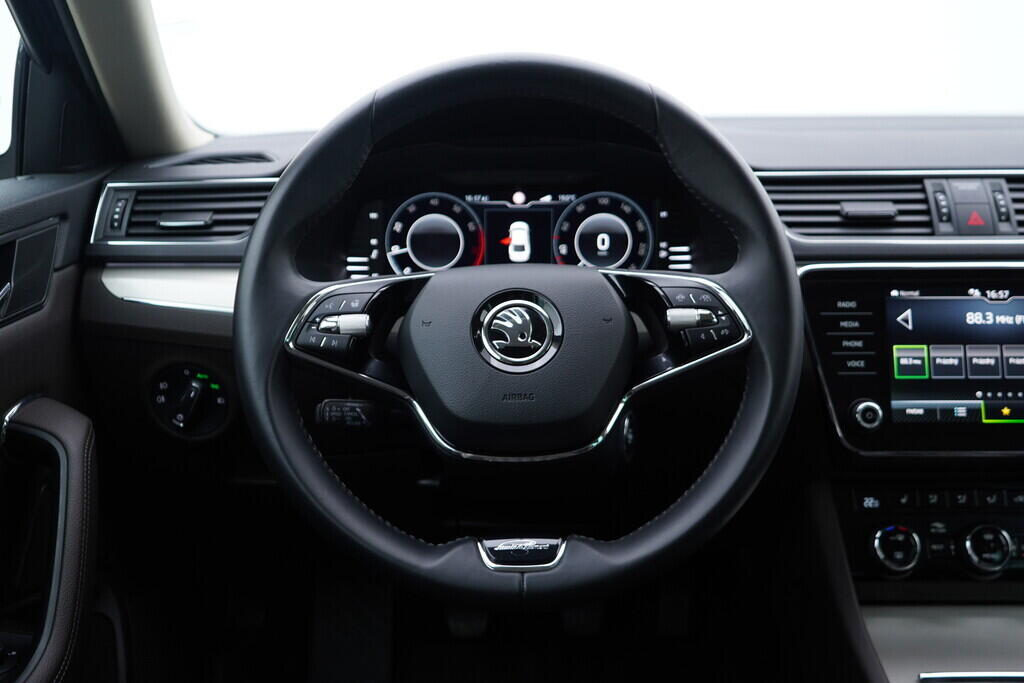 OV190V09617_30.webp_SUPERB L&K 1.5 TSI 110 kW manuál, DPH