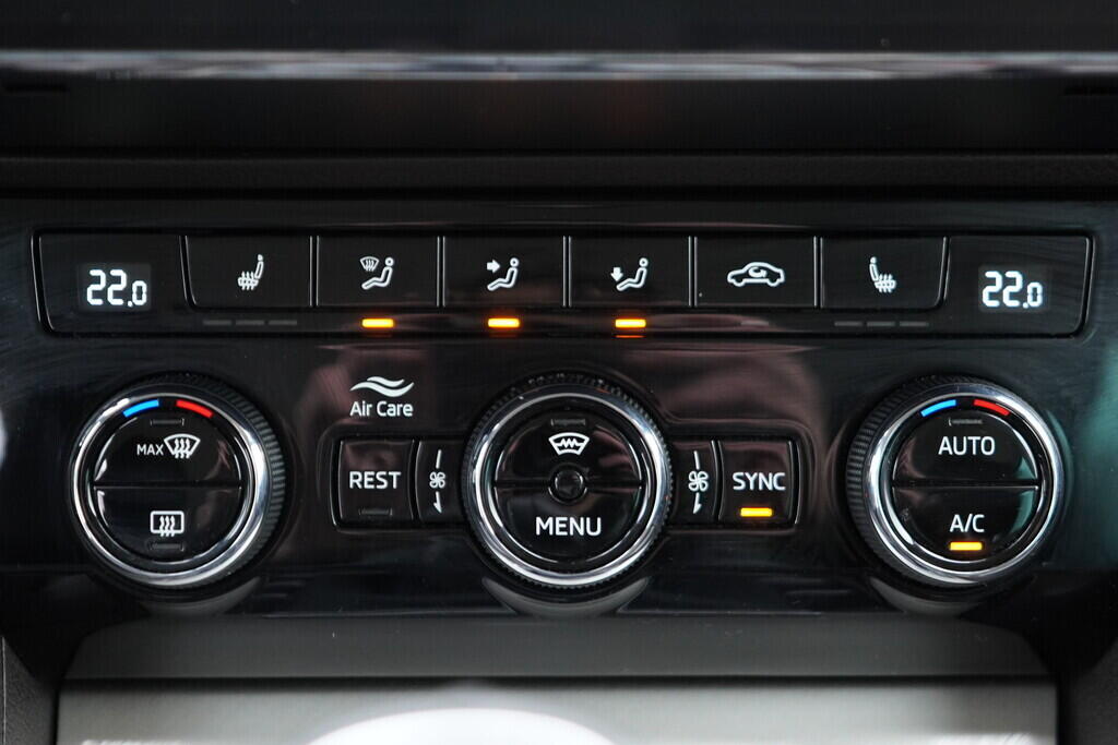 OV190V09617_36.webp_SUPERB L&K 1.5 TSI 110 kW manuál, DPH