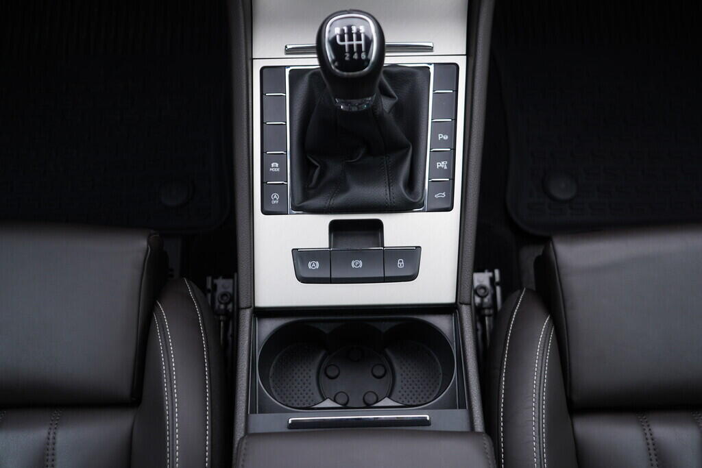 OV190V09617_37.webp_SUPERB L&K 1.5 TSI 110 kW manuál, DPH