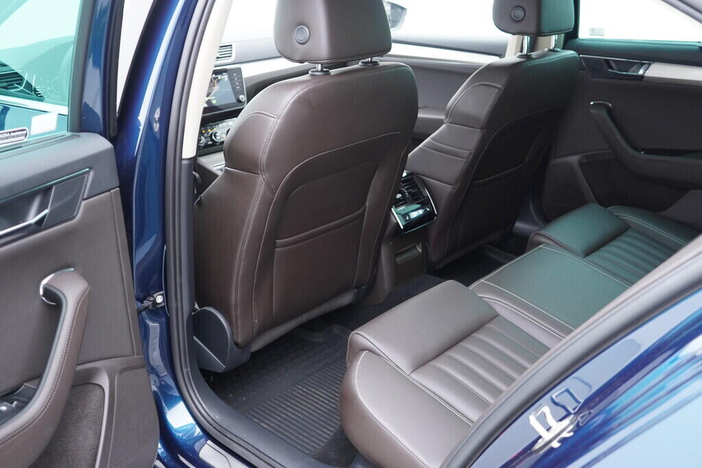 OV190V09617_38.webp_SUPERB L&K 1.5 TSI 110 kW manuál, DPH