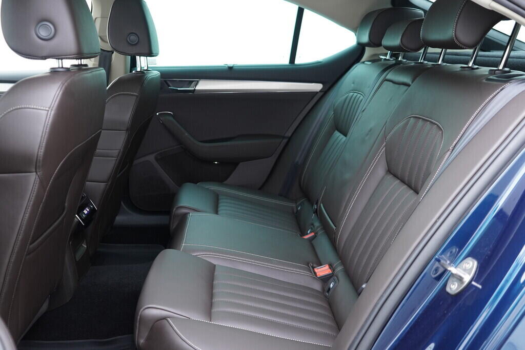 OV190V09617_40.webp_SUPERB L&K 1.5 TSI 110 kW manuál, DPH