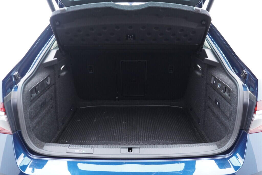 OV190V09617_42.webp_SUPERB L&K 1.5 TSI 110 kW manuál, DPH