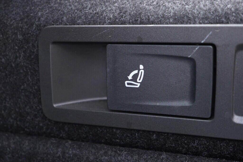 OV190V09617_44.webp_SUPERB L&K 1.5 TSI 110 kW manuál, DPH