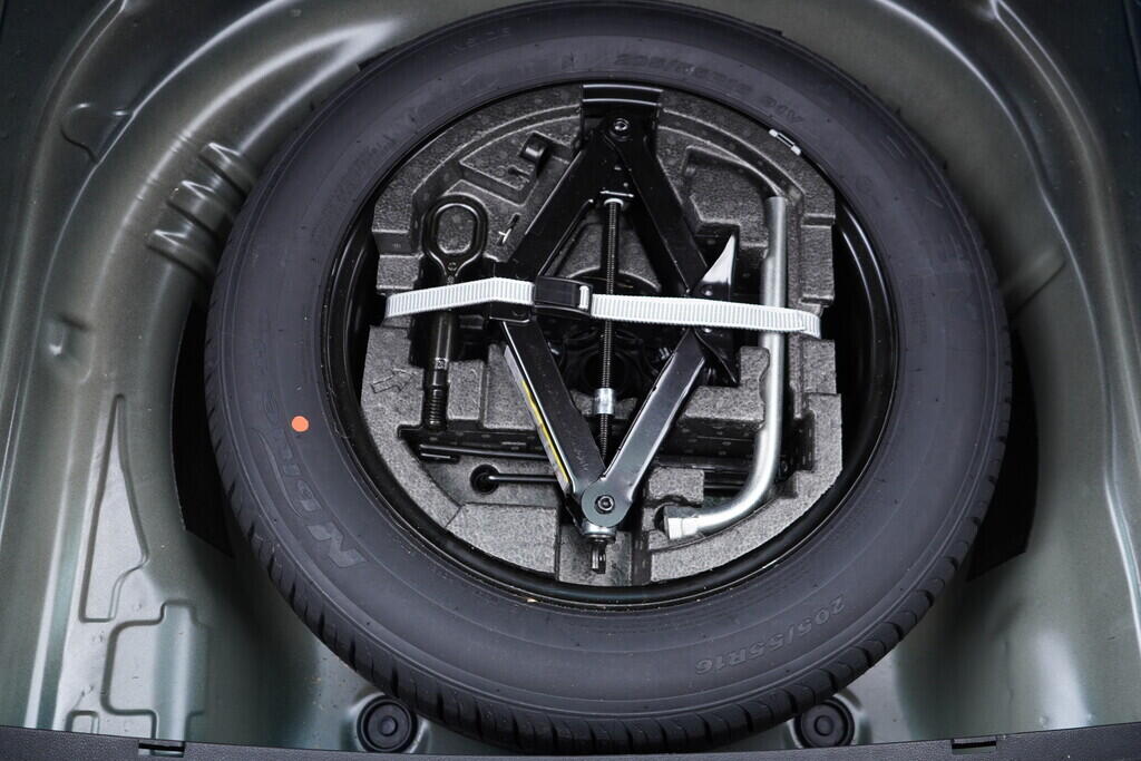 OV190V09617_45.webp_SUPERB L&K 1.5 TSI 110 kW manuál, DPH