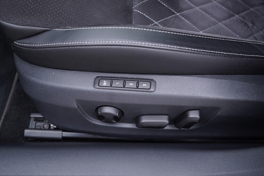 OV190V09618_21.webp_SUPERB SportLine 2.0 TDI 110 kW manuál, DPH