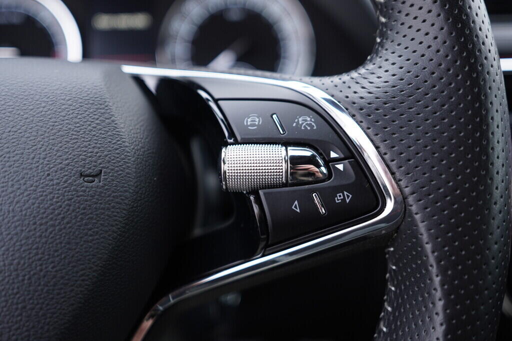 OV190V09618_28.webp_SUPERB SportLine 2.0 TDI 110 kW manuál, DPH